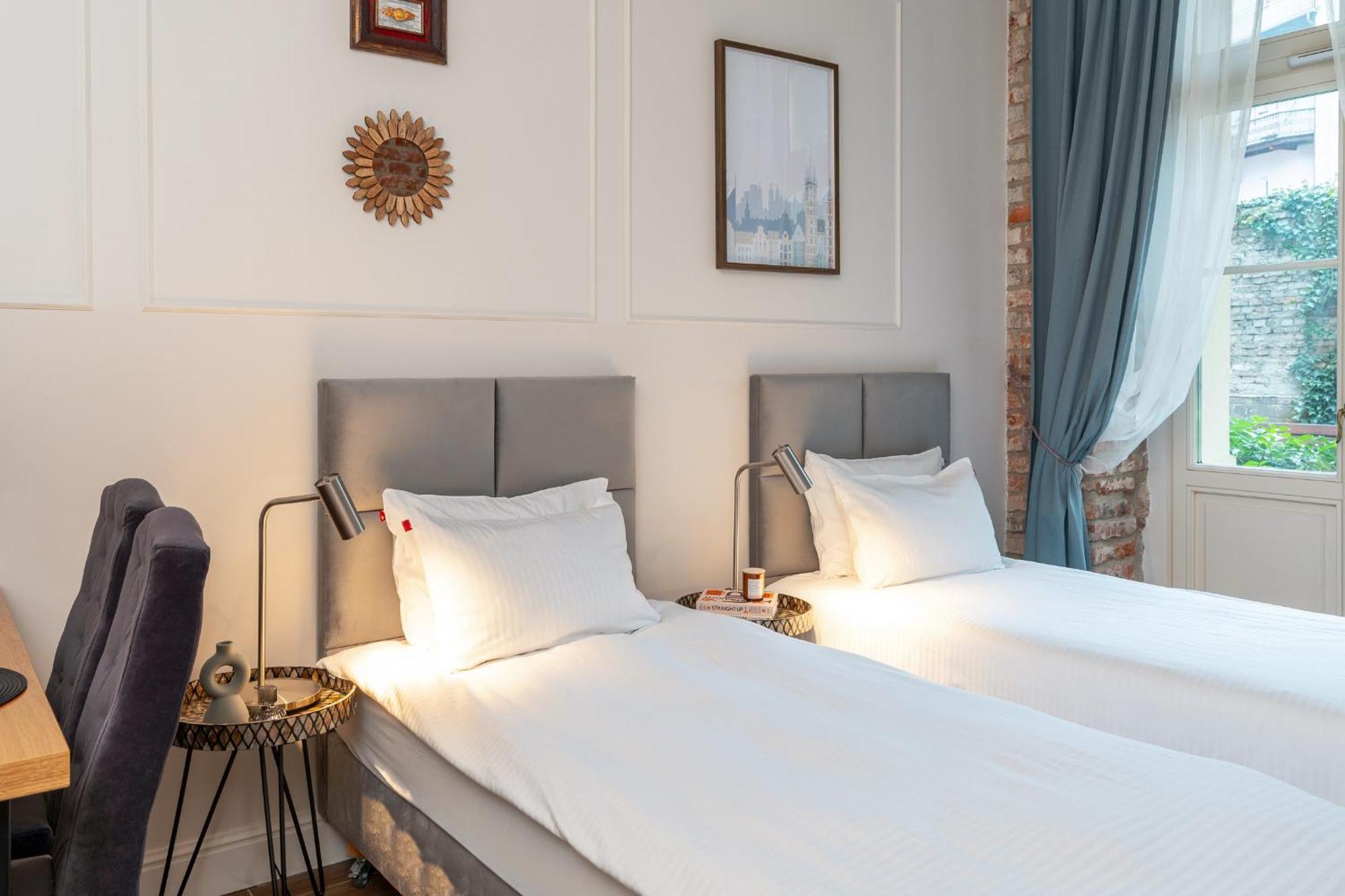 Cozy In Old Town Apartment *